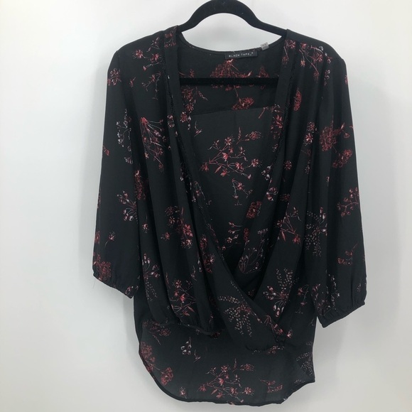 Black tape women’s black top with floral design‎ M - Picture 1 of 10